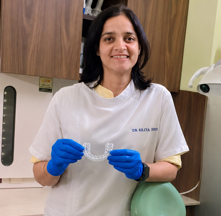 Dr. Arjita Sood explaining how to clean clear aligners at Svaastha Dental Clinic Gurgaon