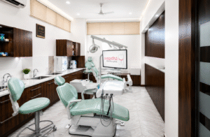 Modern dental treatment room at Svaastha Dental Clinic in Gurgaon featuring advanced 3D dental technology, a digital scanning workstation, and a comfortable patient treatment chair.