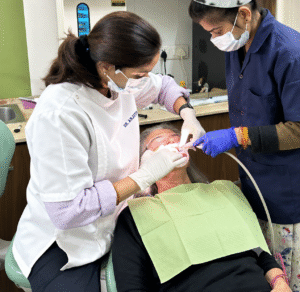 dr arjita sood performimg RCT in her clinic with her dental assistant. 