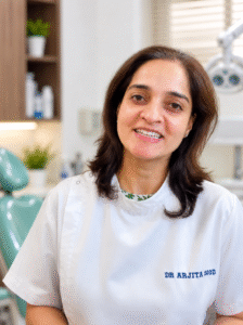 Dr. Arjita Sood planning full-mouth dental implant treatment in Gurgaon